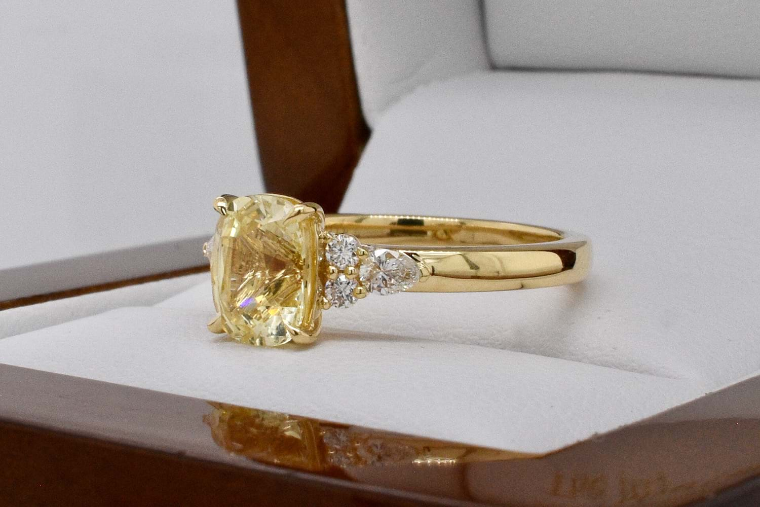 18ct Yellow Gold 1.76ct Yellow Sapphire & 0.23ct Diamond Ring