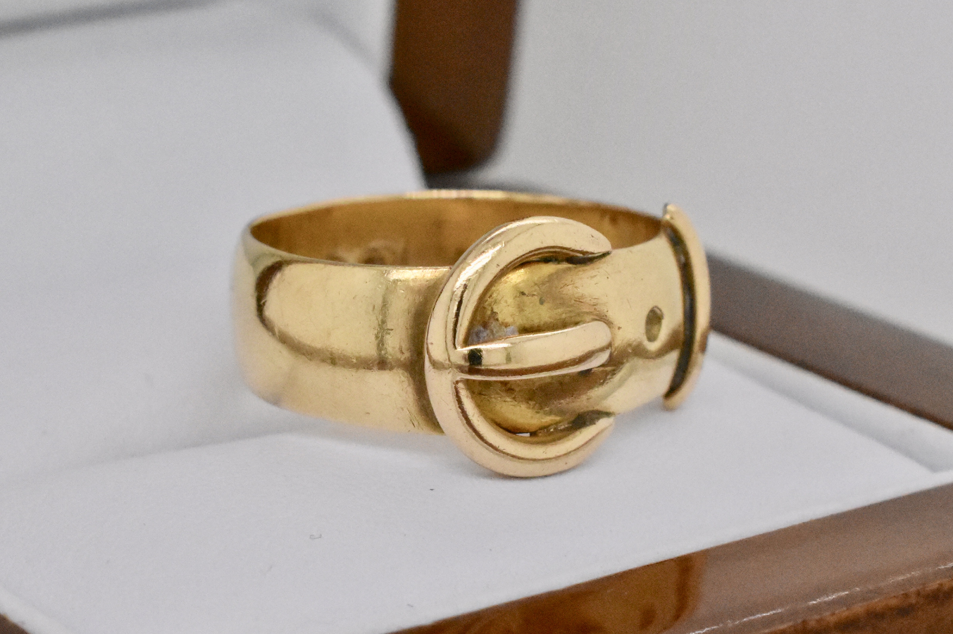 18ct Gold Buckle Ring