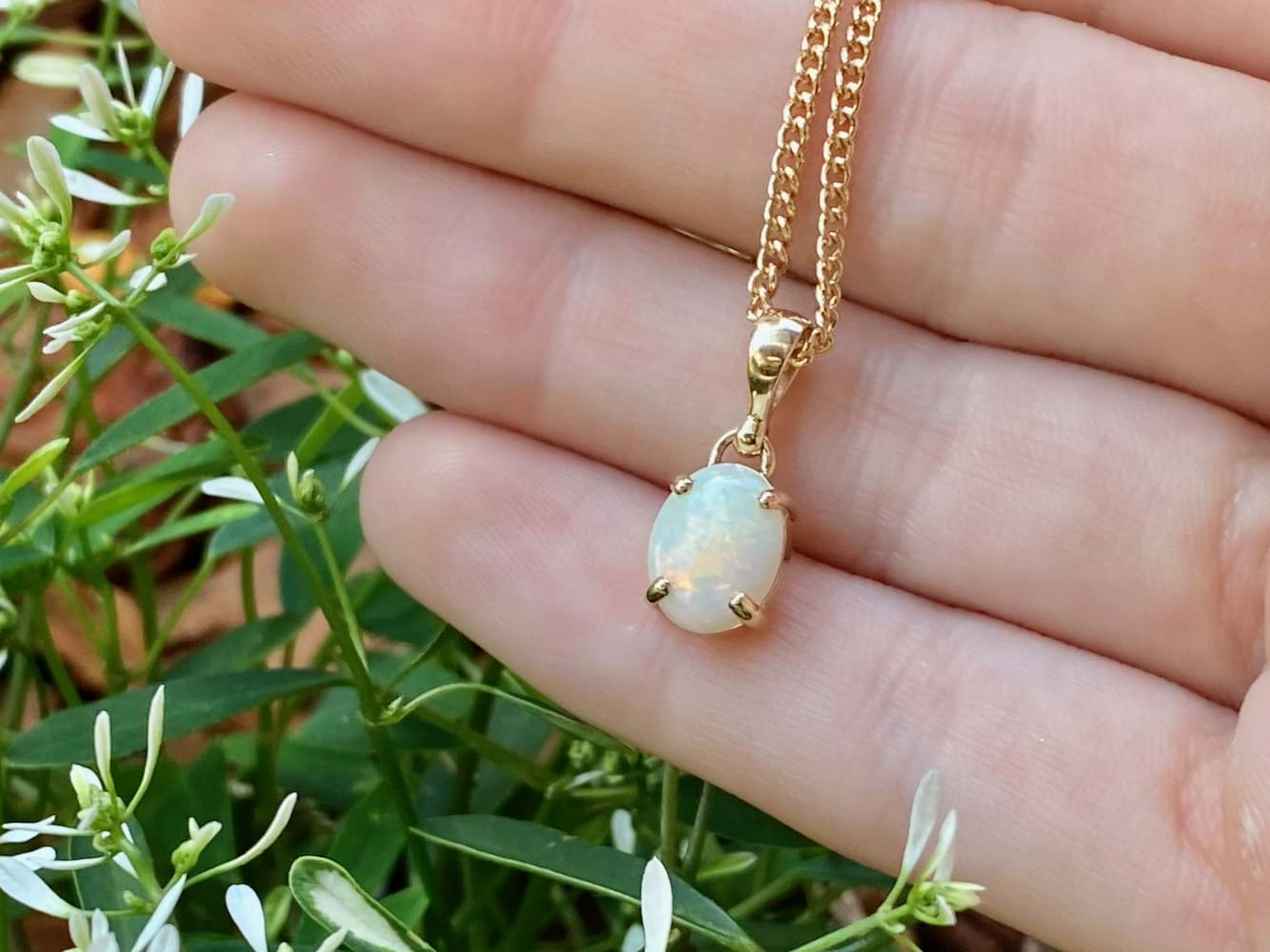 opal and yellow gold pendant